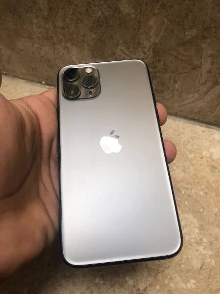 selling iPhone 11pro in a very good condition( price is Negotiatable). 2