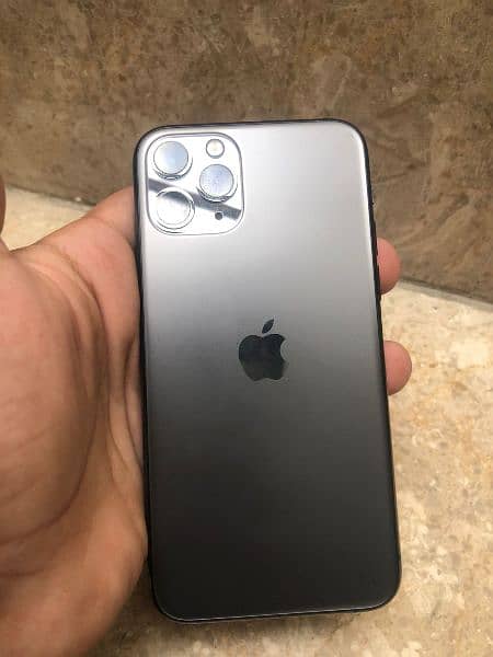 selling iPhone 11pro in a very good condition( price is Negotiatable). 4