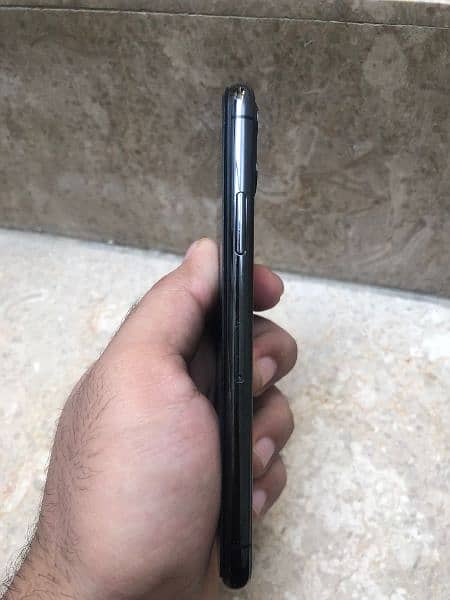 selling iPhone 11pro in a very good condition( price is Negotiatable). 6