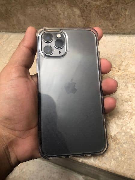 selling iPhone 11pro in a very good condition( price is Negotiatable). 8