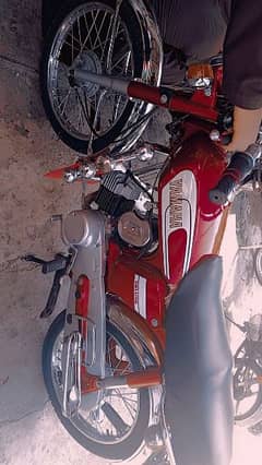 Yamaha 100 cc red colour