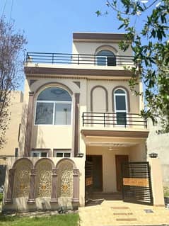 3 MARLA MODERN DESIGN HOUSE AVAILABLE AT MOST BEAUTIFUL PRIME LOCATION FOR SALE IN NEW LAHORE CITY PHASE 2.