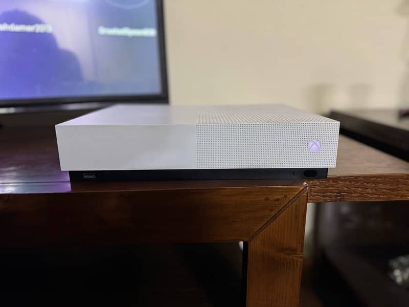 Xbox one s 1tb w/h 15 games 0