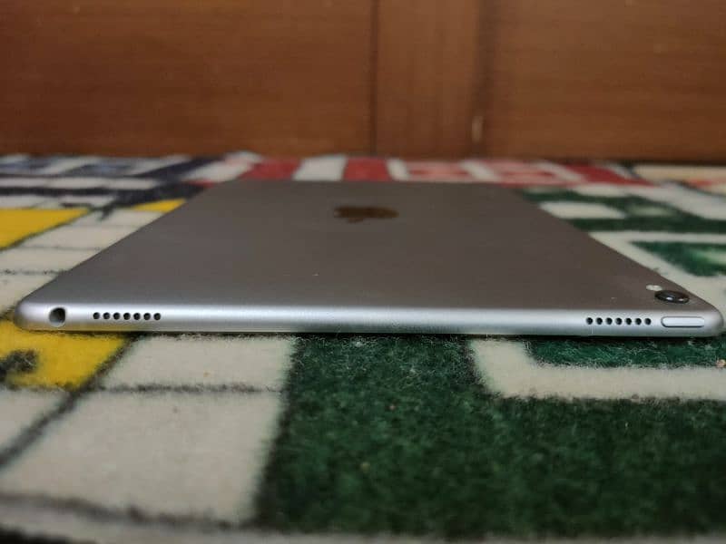 Ipad pro (9.7 inch) for sale 9