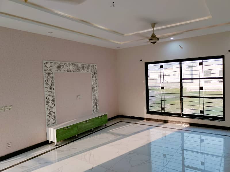 1 Kanal Portion Available for Rent in Cental Park Housing Scheme Lahore 14