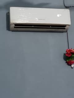 1 Ton Ac hai condition bilkul ok hai like new