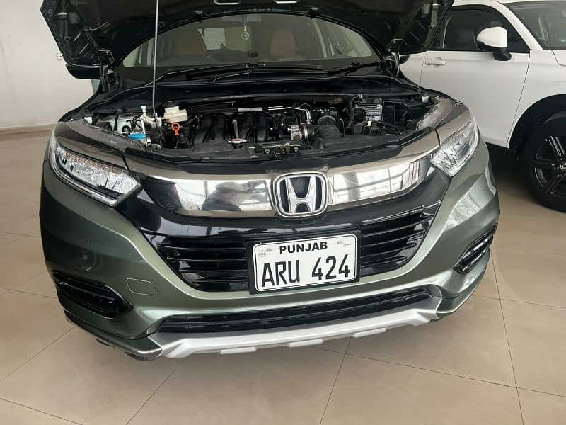 Honda Vezel 19/24 full option 16