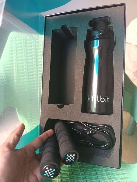 Fitbit bottle and jumping rope 2 in 1 4