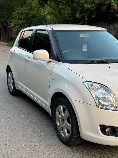 Suzuki Swift DLX Automatic 1