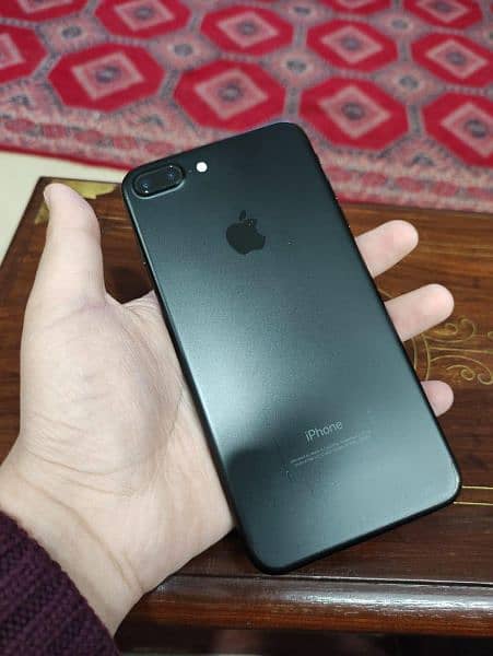 I'm selling I phone 7 plus non pta. 3