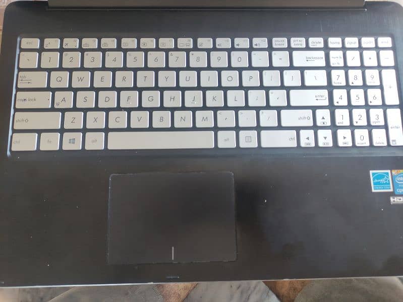 i5 4th gen (touch screen) brand used 8/256 0