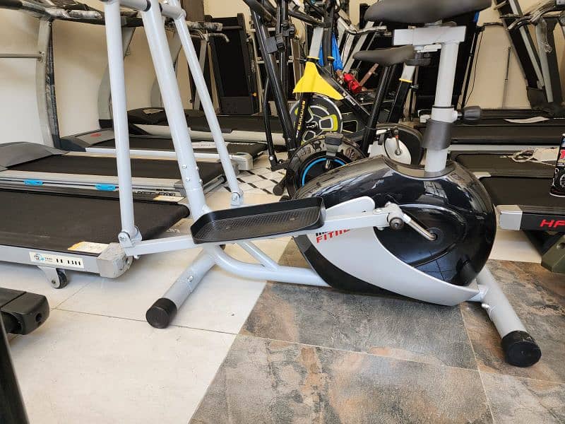 treadmils. (0309 5885468). gym cycles. home gym. ellapticals. spin bike 8