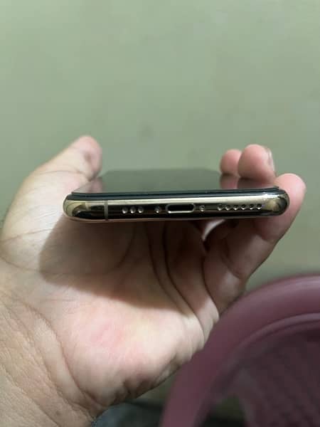 Iphone XS (Gold) PTA Approved 3