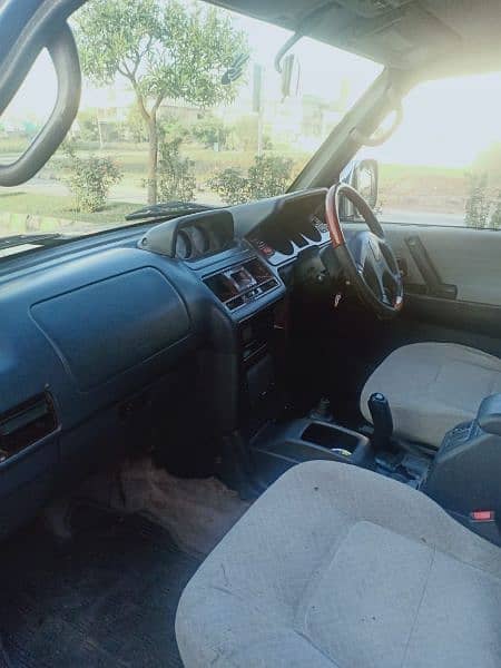 Mitsubishi Pajero 1992 5