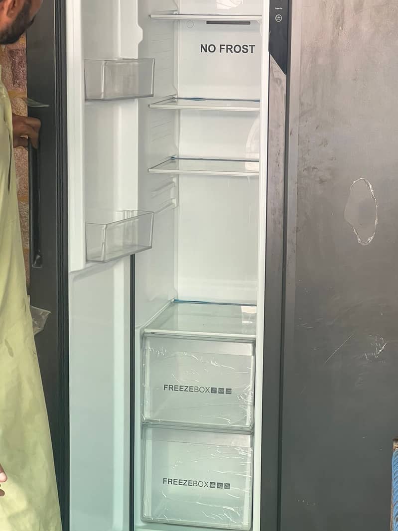 Haeir double door fridge 3