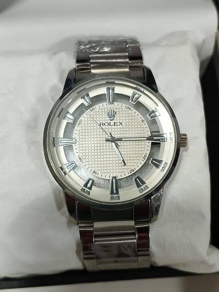 A nice and luxurious watch with stainless steel strap in best price 3