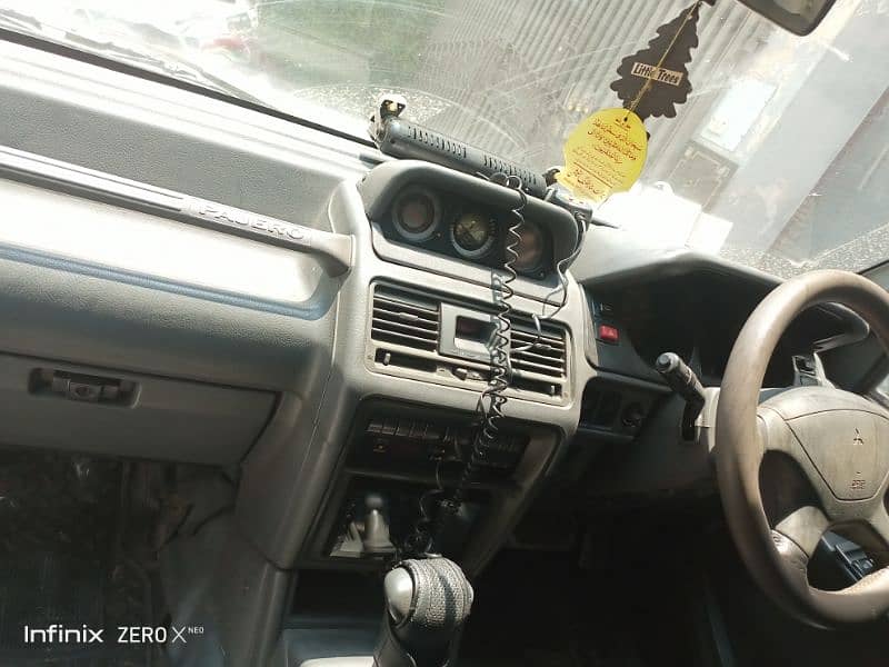 Mitsubishi Pajero 1996 3