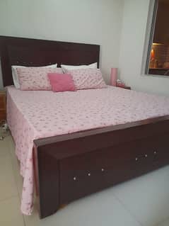 queen size bed