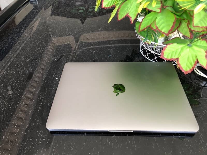 MACBOOK PRO 2017 0