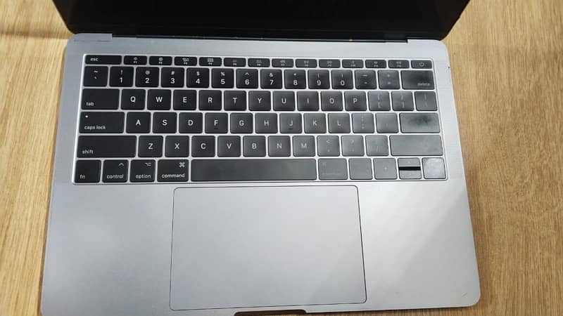 MacBook Pro 2017 (16GB) 1