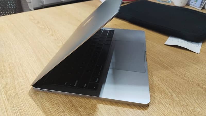 MacBook Pro 2017 (16GB) 2