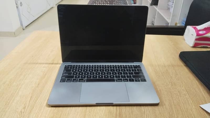 MacBook Pro 2017 (16GB) 4