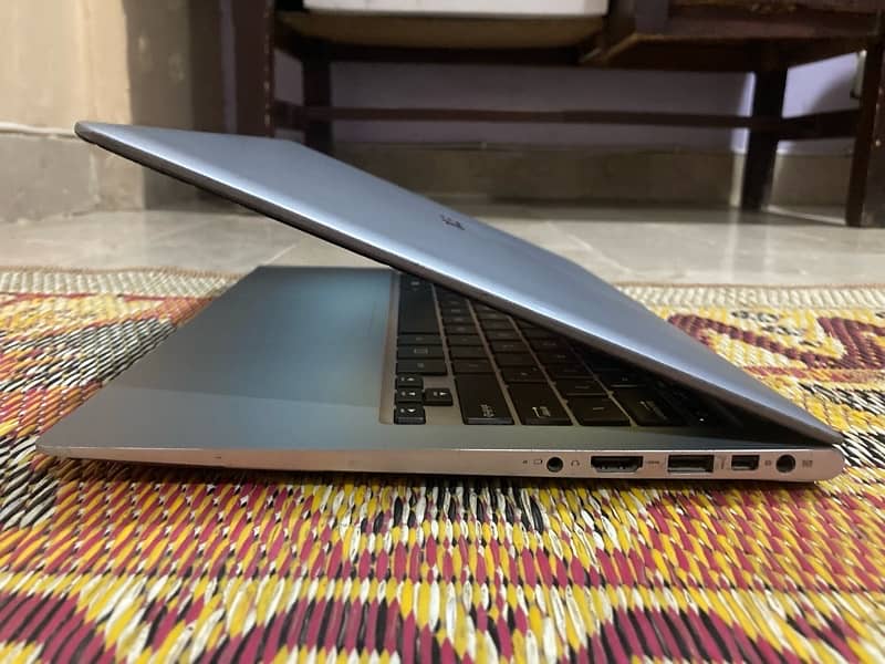 ASUS ZenBook i7/6th Gen 2GB Graphics Card 3