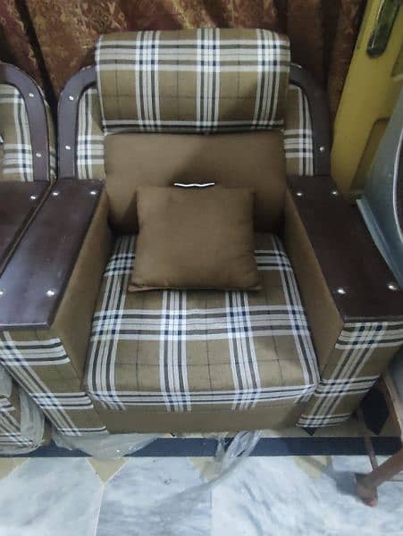 5 seater sofa with free 5 qushans 5