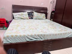 Bed Set / Safe Almaari 0