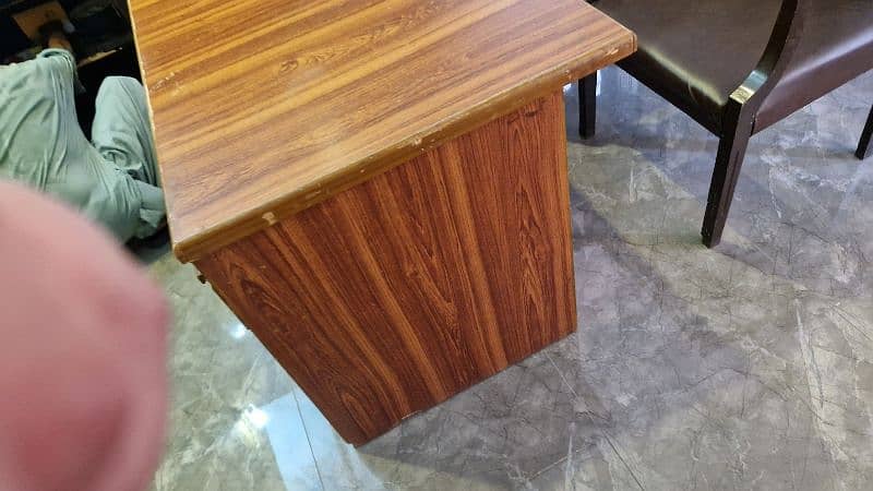 Very good quality 3 x 2 ft table - vinyl topped 2