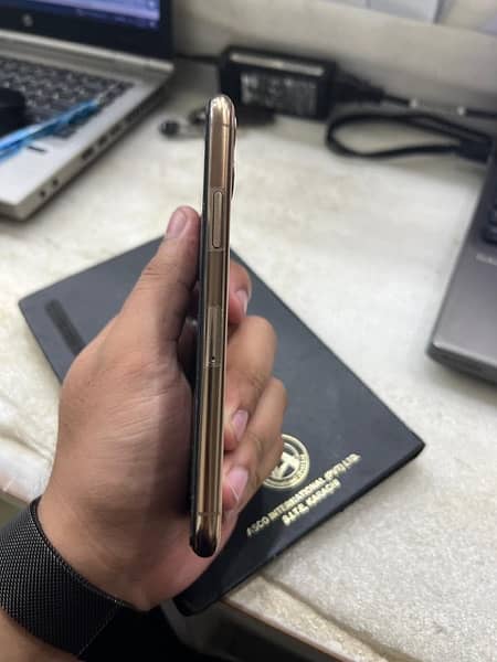 Iphone 11 pro Dual PTA 64gb 10/10 1