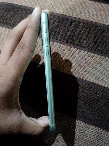 Iphone 11 64 gb green colour 3