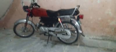 Ravi bike for sale 10 butter 10 condition no any 03188978512