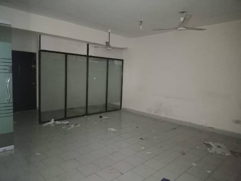 gulberg 550 Sqft 2nd floor office Link MM Alam ideal location 0