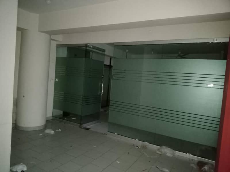 gulberg 550 Sqft 2nd floor office Link MM Alam ideal location 2