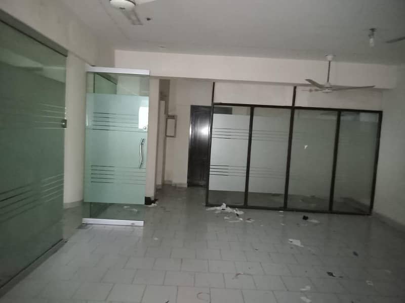 gulberg 550 Sqft 2nd floor office Link MM Alam ideal location 8