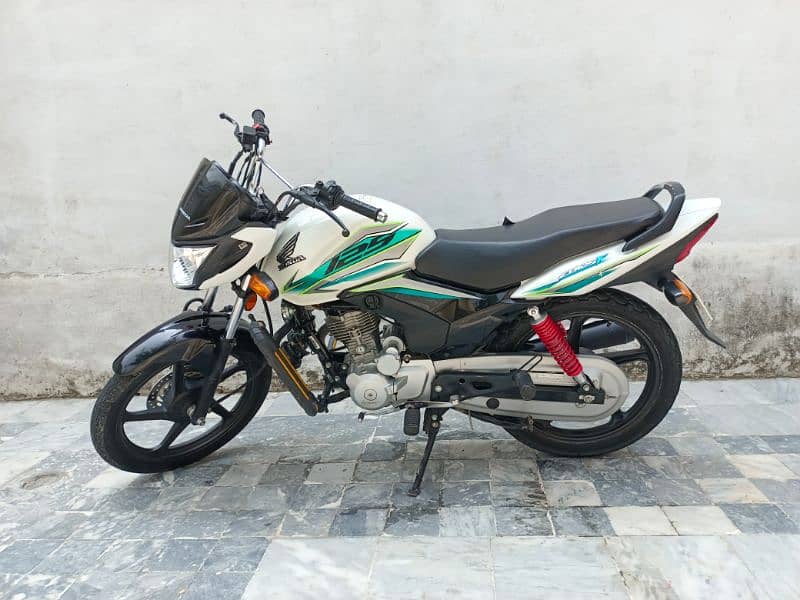 Honda 125CBF 3