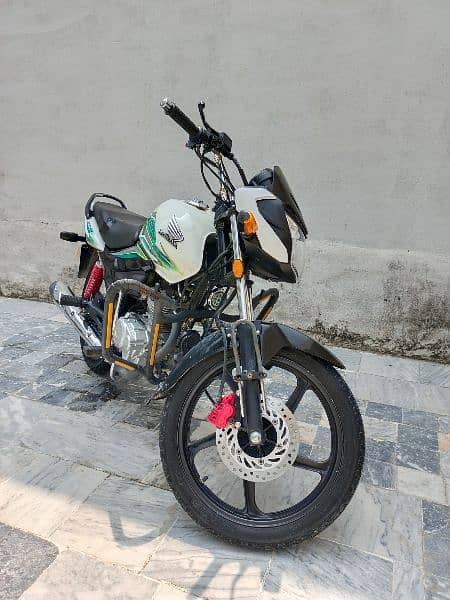 Honda 125CBF 4