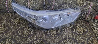 headlight toyota yaris 2020