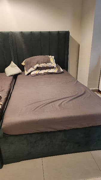 Beautiful single bed 0