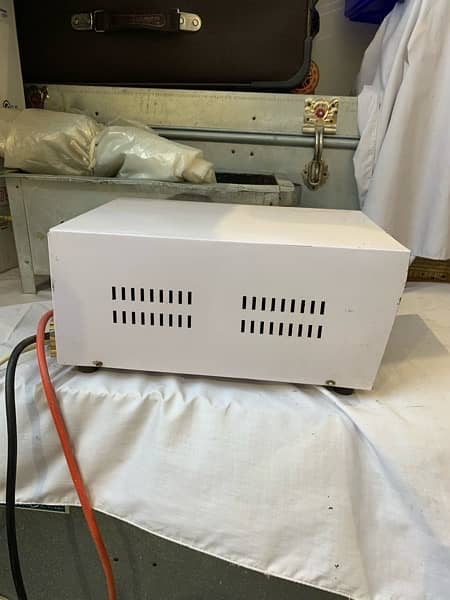 UPS used 1000 watt 220v output 0