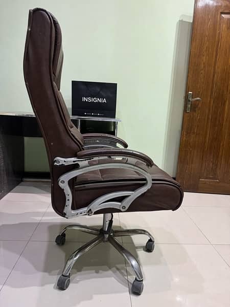 One luxury chair and 2 tables for sale 4