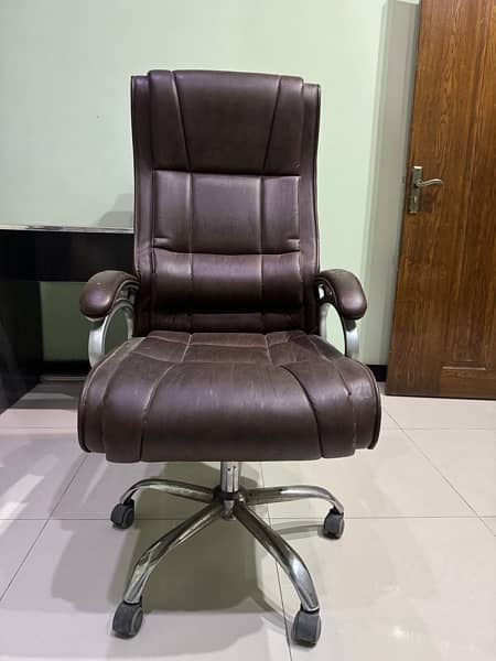 One luxury chair and 2 tables for sale 6