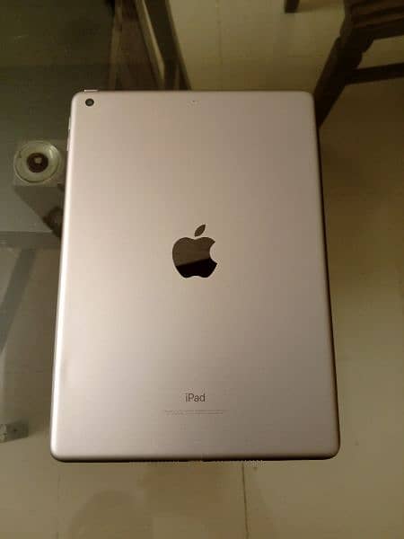 Apple iPad 5th generation 128GB 0