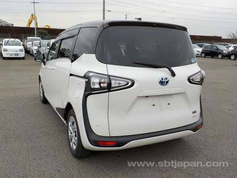 Toyota Sienta 2019 11