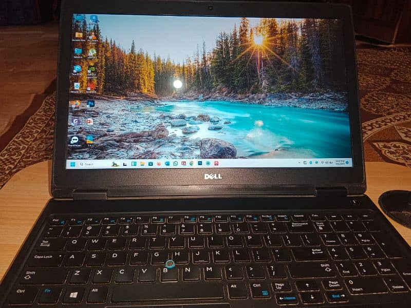 Dell Latitude, Core I7, 7th Gen. with graphics card. 1