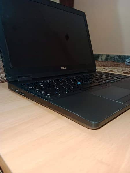 Dell Latitude, Core I7, 7th Gen. with graphics card. 3