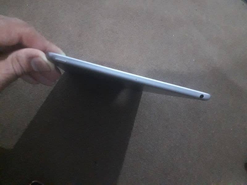 Apple ipad 6th Genration 128 GB Memmory 1