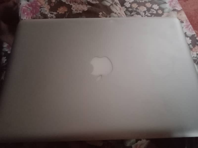 Macbook pro 2011 0