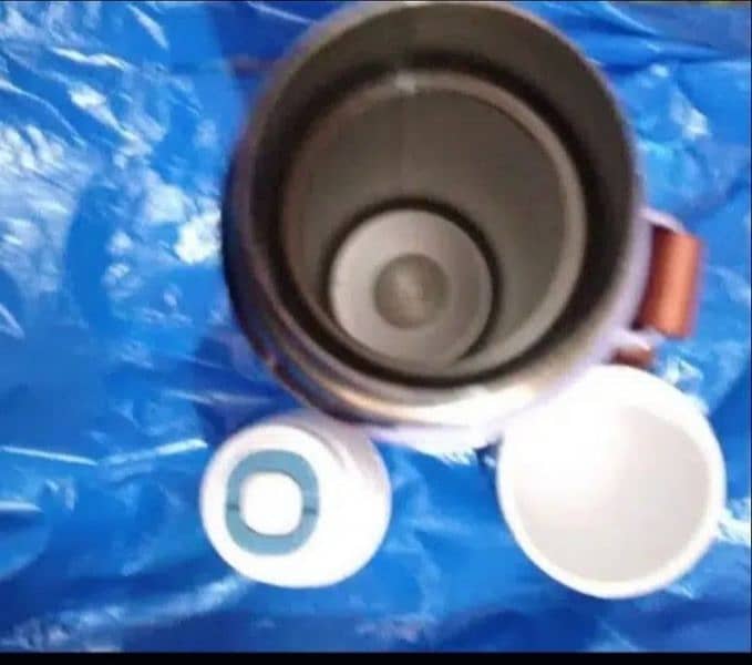 Hot and Cold Bottle Vaccum Flask Insulation Cup 2